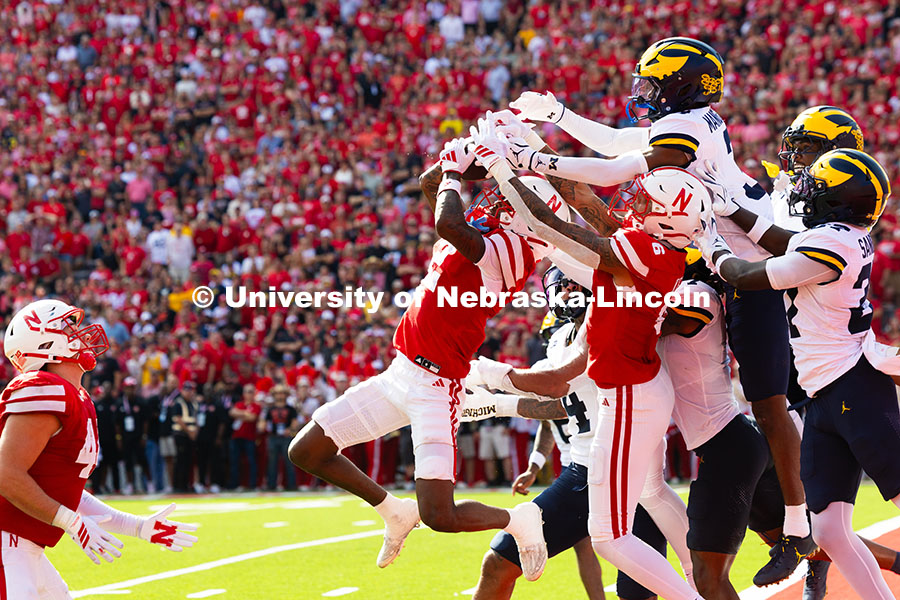 250920_NU_vs_Michigan_8072.jpg Jacory Barney Jr. catches a 52-yard pass from Dylan Raiola to tie the score 17-17 with zero seconds