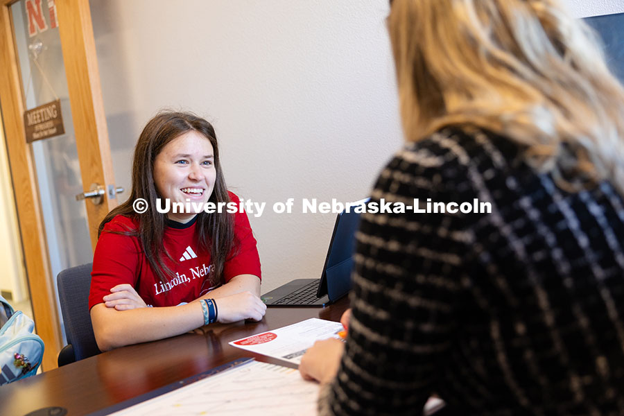Sawyer Smith, Honors Program Coordinator, chats with Maddy Coty, a sophomore in the program. Septemb