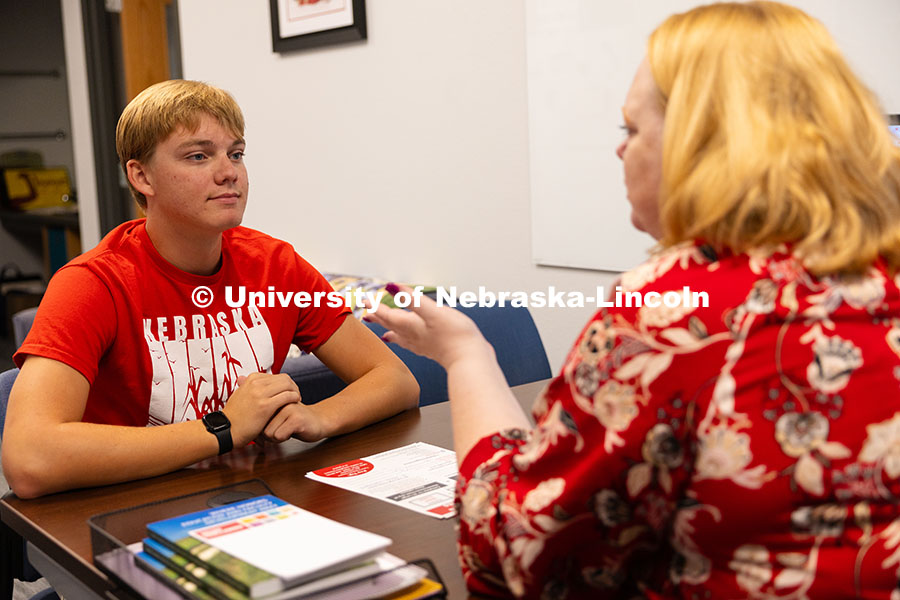 Tamy Burnett, Honors Program Director of Operations, speaks with Troy Kallhoff, a sophomore in the p