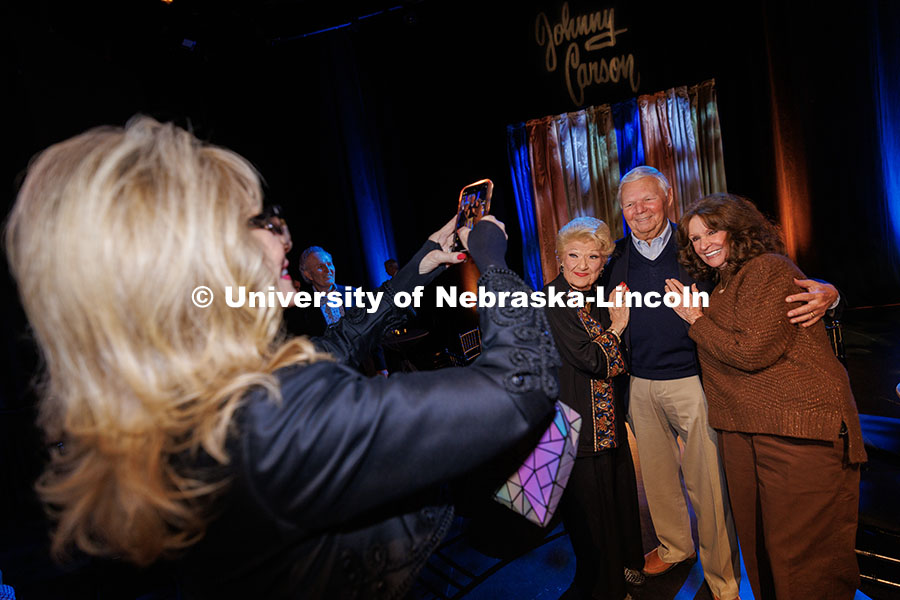 251023_Carson_100_017.jpg Singer Marilyn Maye takes a photo with Larry Comine and Lucy Buntain Comine inside the Carson Theatr