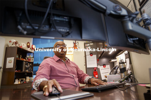 Mark Davis, Academic Advisor in Business Advising and Student Engagement, zooms with a student in hi