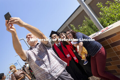 2020 graduates Vinny and Jana Malene pose with family as their uncle, Duane Glover takes a selfie. U