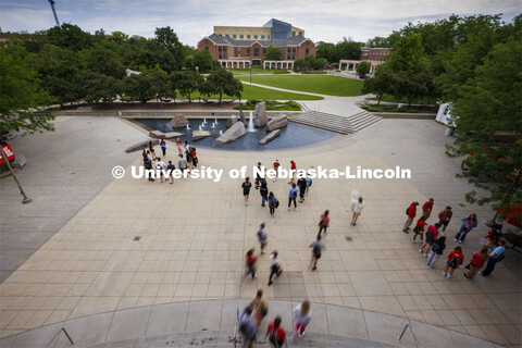 Student groups break up with their NSE Leaders to eat and tour campus. New Student Enrollment. June 