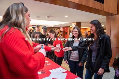 Out-of-state students are welcomed into the Wick Alumni Center during student admission’s National