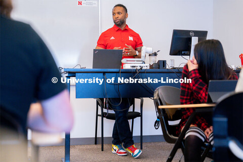 Ahman Green speaks to his Intro to Esports class in Andersen Hall. April 19, 2023. 