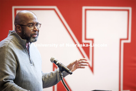 Chancellor Rodney Bennett addresses the students at the Presidential Scholar breakfast before Admitt