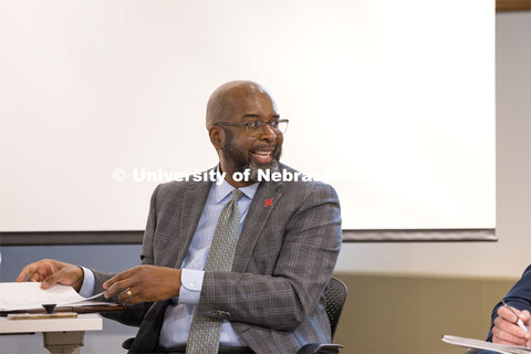 Chancellor Rodney D. Bennett talks with College of Architecture faculty and staff at the College of 
