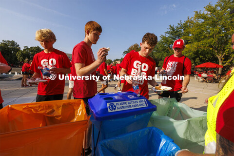 Students recycle their trash at the Chancellor’s BBQ on city campus. August 23, 2024. 