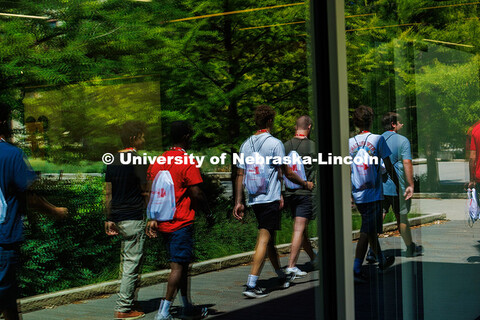 An NSE group walks past Adele Coryell Hall Learning Commons toward their next session. New Student E
