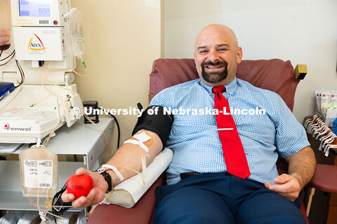 Tony Lazarowicz, director of academic advising for the College of Arts and Sciences, donates blood a