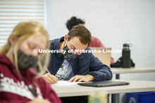 Honor’s Program students work on a writing assignment. Honor’s Program learning assistant story 