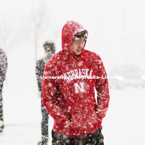 A snow storm of large wet flakes falls on UNL Monday, January 25 2016. Photo by Craig Chandler / University Communications
