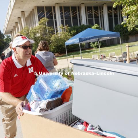 Mike Boehm, Harlan Vice Chancellor for the Institute of Agriculture and Natural Resources at the University of Nebraska-Lincoln and vice president for Agriculture and Natural Resources at the University of Nebraska, spent Thursday morning helping students move into the new Massengale Residence Center. August 17, 2017. Photo by Craig Chandler / University Communication.