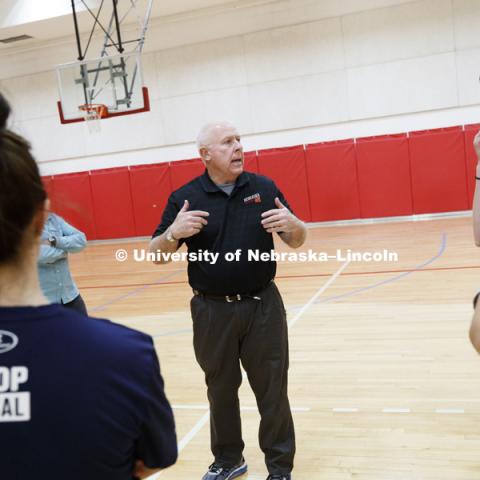Gary Pence, a retired physical education teacher from Norris school district and lectureer in TLTE, instructs the students in teaching physical education. Masters students in TEAC 893 Seminar Workshop in Health & Physical Education apply learning