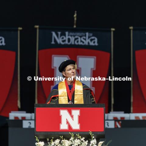 John Maag, UNL professor of Special Education and Communication Disorders,  delivers the Graduate Commencement address at Pinnacle Bank Arena. May 4, 2018. Photo by Craig Chandler / University Communication.