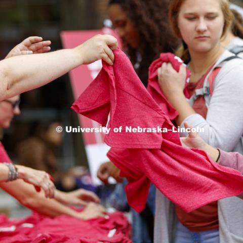 Reilly Kortus, a freshman from Omaha, picks up her t-shirt. In Our Grit, Our Glory brand reveal party on city campus at the Nebraska Union. August 30, 2018. Photo by Craig Chandler / University Communication.