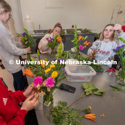 Stacy Adams class, Hort 261- Floral Design 1, in Plant Sciences Hall. Students create floral arrangements. February 26, 2019. Photo by Gregory Nathan / University Communication.