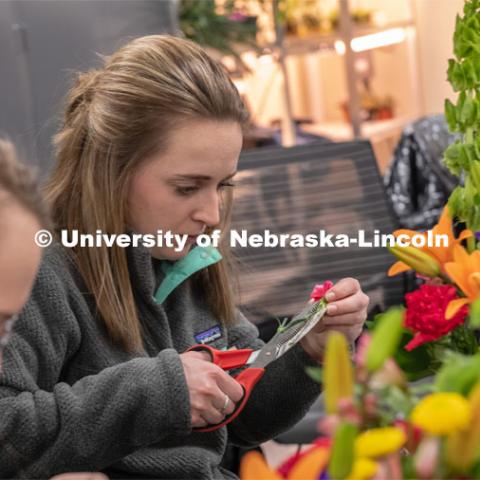 Stacy Adams class, Hort 261- Floral Design 1, in Plant Sciences Hall. Students create floral arrangements. February 26, 2019. Photo by Gregory Nathan / University Communication.