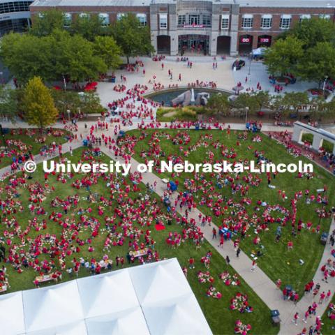 Big Red Welcome, Chancellor's BBQ for incoming freshman and new students on the greenspace by the Memorial Union. August 23, 2019. Photo by Craig Chandler / University Communication.