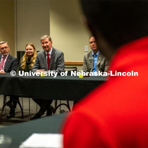 Student leaders talk with Ted Carter during the Jan. 16 pizza dinner in the Nebraska Union as part of his UNL tour. January 16, 2020. Photo by Justin Mohling / University Communication.