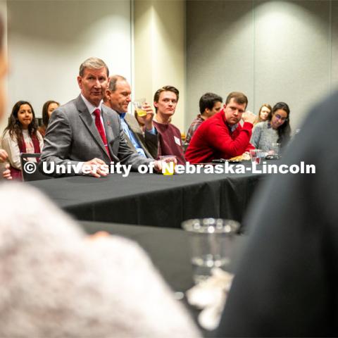 Student leaders talk with Ted Carter during the Jan. 16 pizza dinner in the Nebraska Union as part of his UNL tour. January 16, 2020. Photo by Justin Mohling / University Communication.