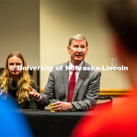 Student leaders talk with Ted Carter during the Jan. 16 pizza dinner in the Nebraska Union as part of his UNL tour. January 16, 2020. Photo by Justin Mohling / University Communication.