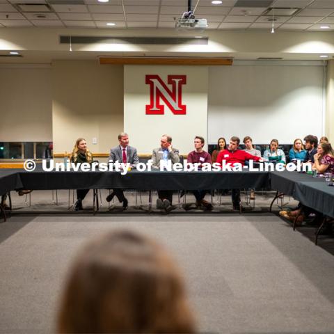 Student leaders talk with Ted Carter during the Jan. 16 pizza dinner in the Nebraska Union as part of his UNL tour. January 16, 2020. Photo by Justin Mohling / University Communication.