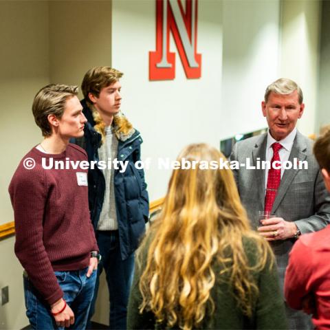 Student leaders talk with Ted Carter during the Jan. 16 pizza dinner in the Nebraska Union as part of his UNL tour. January 16, 2020. Photo by Justin Mohling / University Communication.