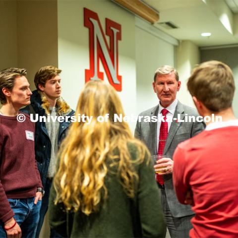 Student leaders talk with Ted Carter during the Jan. 16 pizza dinner in the Nebraska Union as part of his UNL tour. January 16, 2020. Photo by Justin Mohling / University Communication.