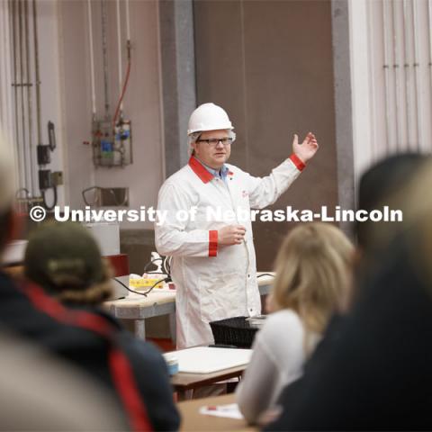 Professor Gary Sullivan leads the ASCI 100 Meats 2 course in a Processed Meats lab. The class made hotdogs and 4 varieties of sausage. February 27, 2020. Photo by Craig Chandler / University Communication.