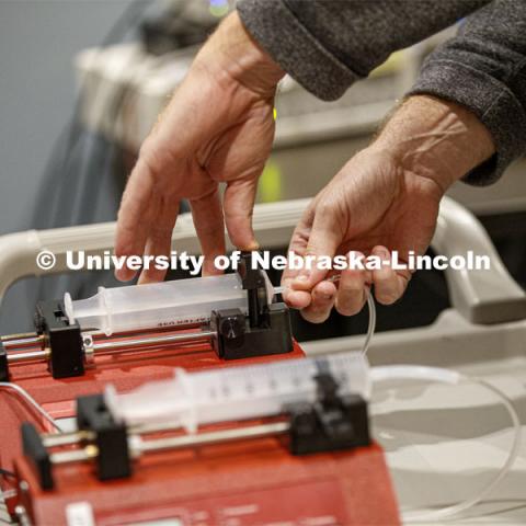 Automatic syringes pump both the milkshake and a tasteless rinse in small quantities to the research subject in the MRI room. Nebraska’s Tim Nelson has received a new five-year grant to extend research into obesity. One component of it is to test subjects at the Center for Brain, Biology and Behavior by having the test subject in an MRI receiving sips of milkshakes. September 1, 2020. Photo by Craig Chandler / University Communication.