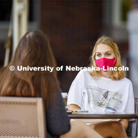 Young women hanging out at the Plaza near the Nebraska Union. Wearing masks on city campus. September 21, 2020. Photo by Craig Chandler / University Communication.