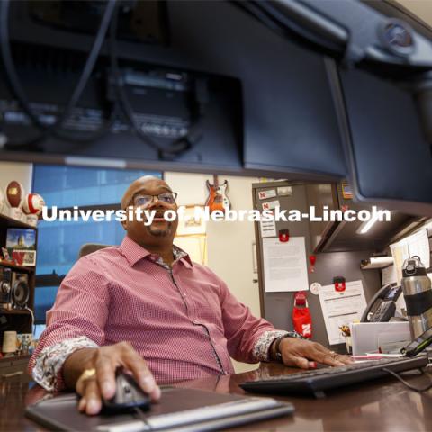 Mark Davis, Academic Advisor in Business Advising and Student Engagement, zooms with a student in his College of Business office. October 15, 2020. Photo by Craig Chandler / University Communication.