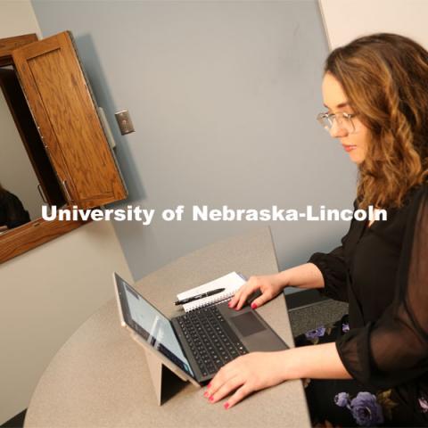 Brenna Lash, a graduate student in the Clinical Psychology Training Program, loads the telehealth platform on her laptop, as seen from an observation room, where clinic faculty supervisors monitor sessions. April 13, 2021. Photo by David Fitzgibbon / University Communication.  