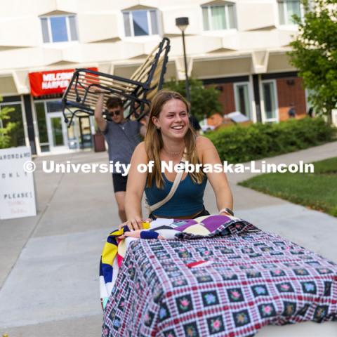 Olivia Price, a First Husker from Papillion, NE, rolls her belongings into Schramm Residence Hall. Early arrival move-in for sorority rush, First Husker and Emerging Leaders. August 15, 2021. Photo by Craig Chandler / University Communication.