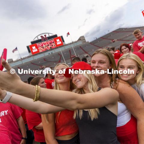 Tunnel Walk for freshman (class of 2025) and incoming new students. First year students tunnel walk. August 20, 2021. Photo by Craig Chandler/ University Communication.