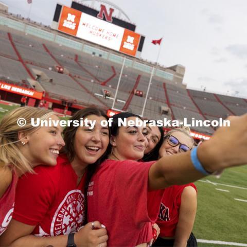 Tunnel Walk for freshman (class of 2025) and incoming new students. First year students tunnel walk. August 20, 2021. Photo by Craig Chandler/ University Communication.