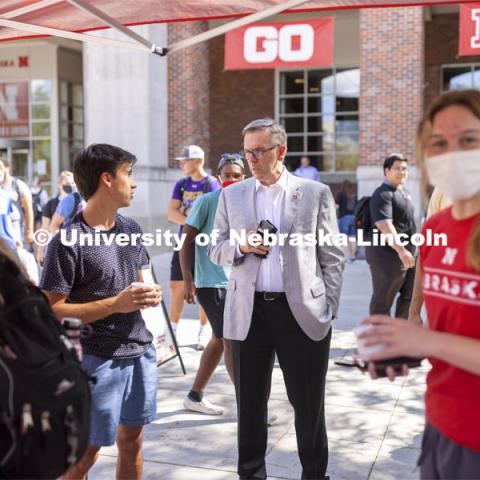 Chancellor Ronnie Green talks to Josh Rodriguez at the Inaugural Soph S’more Social outside of the Nebraska Union. A special Dairy Store flavor was given out to sophomores, friends of sophomores, and anyone who was once a sophomore to celebrate them being back on campus. August 25, 2021. Photo by Craig Chandler / University Communication.