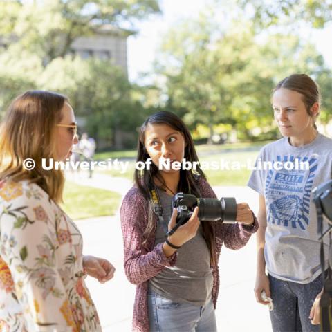Students in Taylor Ruth ALEC 260 class, Introduction to Digital Media in Agricultural and Environmental Sciences, learn to use video equipment. September 22, 2021. Photo by Craig Chandler / University Communication.