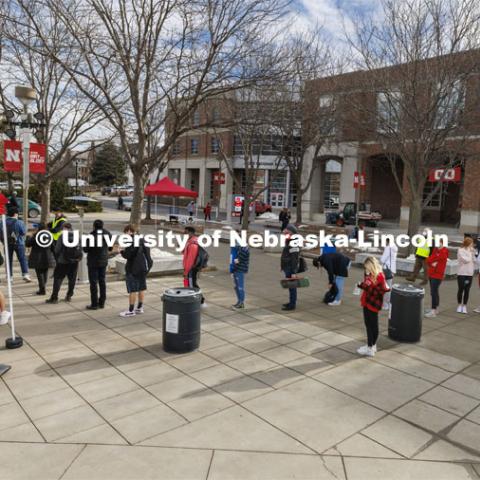 COVID testing in front of the Nebraska Union on the first day of classes for the spring semester. January 18, 2022. Photo by Craig Chandler / University Communication.