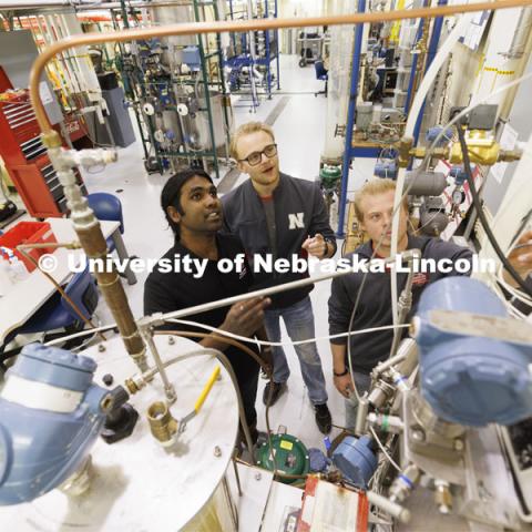 Aingaran Bala Raman, Ethan Yungdahl and Josiah Kolar examine a bioreactor in Hunter Flodman’s UO Lab. College of Engineering photo shoot. March 22, 2022. Photo by Craig Chandler / University Communication.