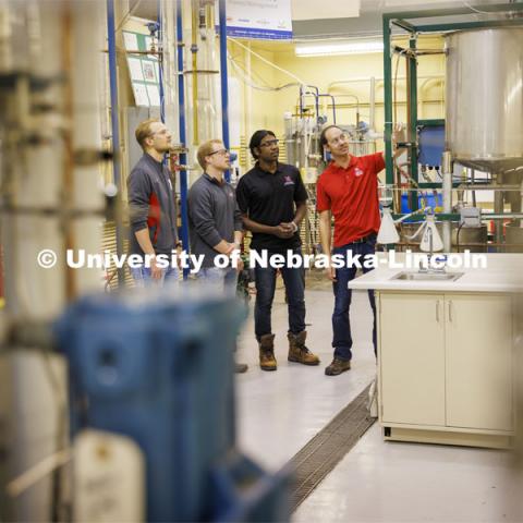 Hunter Flodman explains equipment in the UO Lab with students Ethan Yungdahl, Josiah Kolar and Aingaran Bala Raman. College of Engineering photo shoot. March 22, 2022. Photo by Craig Chandler / University Communication.