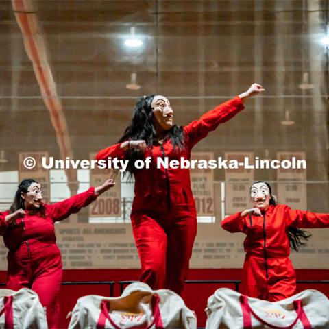 Sigma Psi Zeta Sorority. Multicultural Greeks and NPHC Greeks in a competition against each other with a mixture of dancing/stepping/strolling moves. Stroll Off competition in the Coliseum. April 2, 2022. Photo by Jonah Tran/ University Communication.