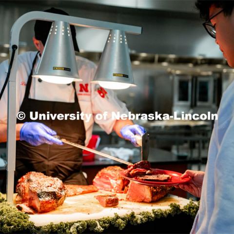 A seemingly never-ending cavalcade of Nebraska beef — all locally grown in Ashland, just 30 minutes from campus — was what was for dinner April 14 at the University of Nebraska–Lincoln’s Cather Dining Center. And the moving menu drew in herds of students, each hoping to graze on some of the best beef the Cornhusker State has to offer. April 14, 2022. Photo by Jonah Tran / University Communication.