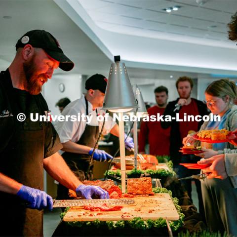 A seemingly never-ending cavalcade of Nebraska beef — all locally grown in Ashland, just 30 minutes from campus — was what was for dinner April 14 at the University of Nebraska–Lincoln’s Cather Dining Center. And the moving menu drew in herds of students, each hoping to graze on some of the best beef the Cornhusker State has to offer. April 14, 2022. Photo by Jonah Tran / University Communication.