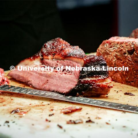 A seemingly never-ending cavalcade of Nebraska beef — all locally grown in Ashland, just 30 minutes from campus — was what was for dinner April 14 at the University of Nebraska–Lincoln’s Cather Dining Center. And the moving menu drew in herds of students, each hoping to graze on some of the best beef the Cornhusker State has to offer. April 14, 2022. Photo by Jonah Tran / University Communication.