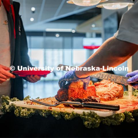 A seemingly never-ending cavalcade of Nebraska beef — all locally grown in Ashland, just 30 minutes from campus — was what was for dinner April 14 at the University of Nebraska–Lincoln’s Cather Dining Center. And the moving menu drew in herds of students, each hoping to graze on some of the best beef the Cornhusker State has to offer. April 14, 2022. Photo by Jonah Tran / University Communication.