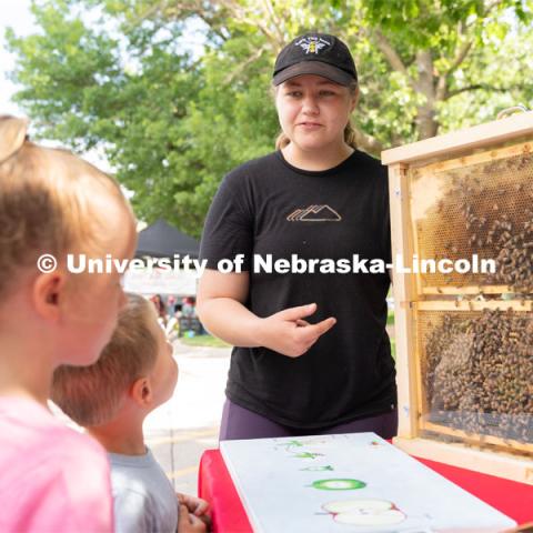 Discovery Day attendees learn about bees. The East Campus Discovery Days and Farmer’s Market at UNL is a fun, family-friendly event for all ages. It’s more than a farmer’s market. It’s more than a science day. Come for the hands-on, science-focused fun. Stay to enjoy live music and food trucks. Shop at our farmer’s market and vendor fair. June 11, 2022. Photo by Jordan Opp / University Communication.