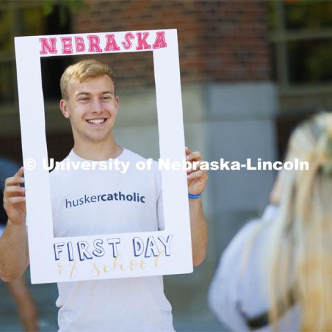 Gabe Sehnert, a sophomore from McCook, Nebraska, has his photo taken holding a picture frame. Husker Catholic took photos in front of the Nebraska Union of anyone who wanted a first day of school photo. First day of classes. August 22, 2022. Photo by Craig Chandler / University Communication.