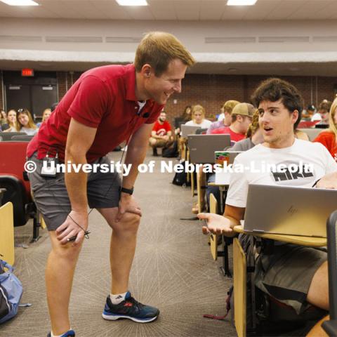 Brian Couch discusses answers about chemical elements in his LIFE 120 class. August 26, 2022. Photo by Craig Chandler / University Communication.